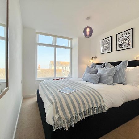 Apres Beach Apartment Sleeps 4 Penzance Eksteriør billede