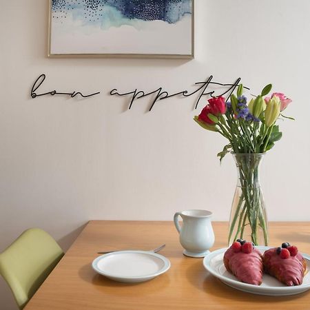 Apres Beach Apartment Sleeps 4 Penzance Eksteriør billede
