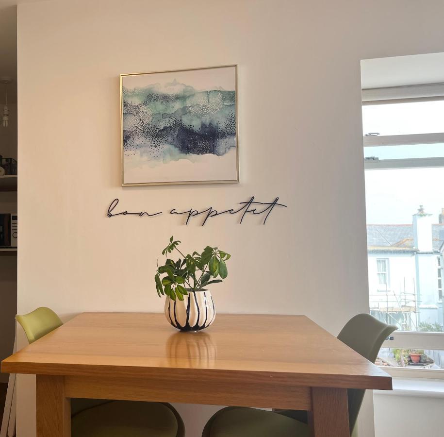 Apres Beach Apartment Sleeps 4 Penzance Eksteriør billede