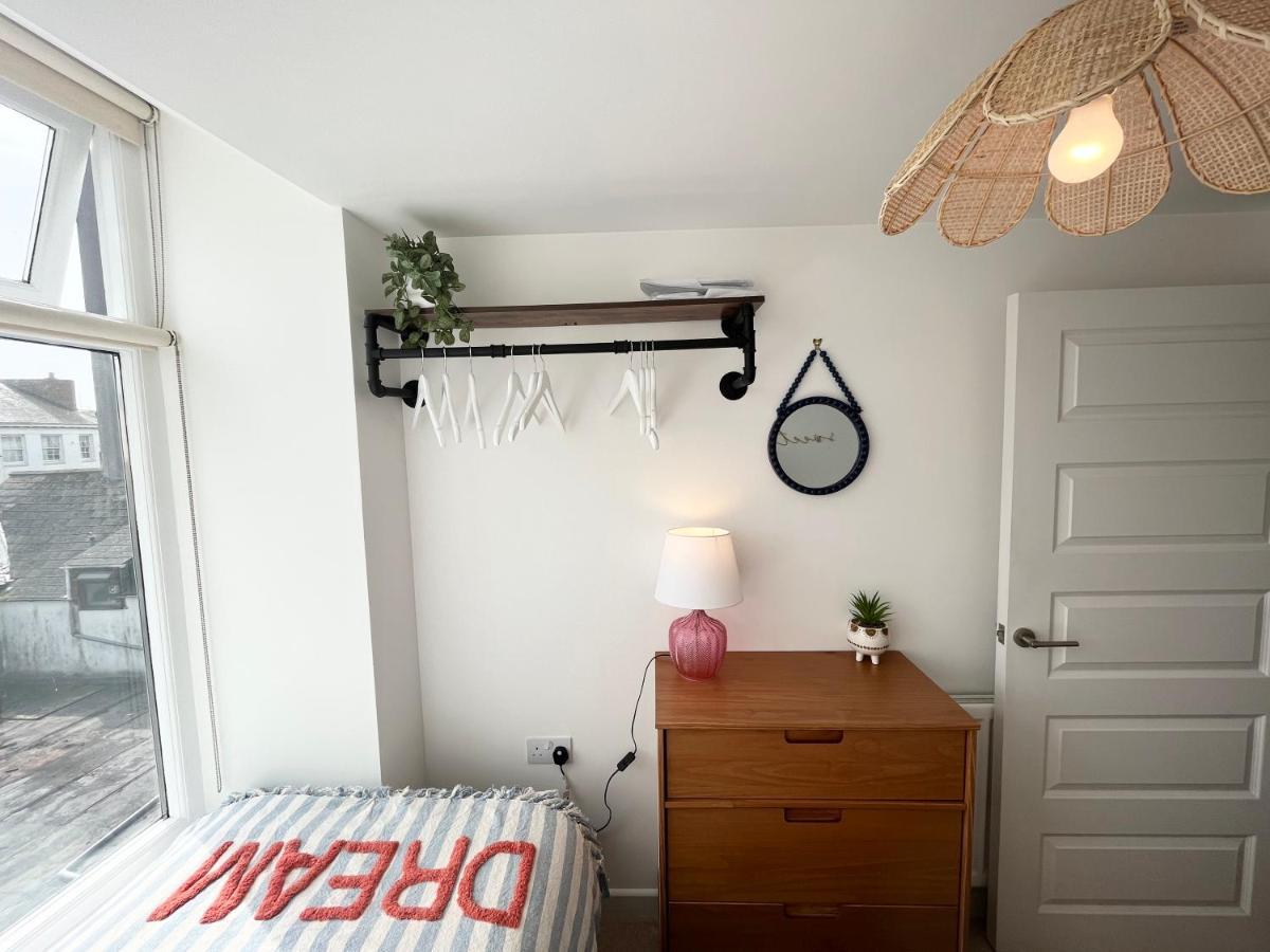 Apres Beach Apartment Sleeps 4 Penzance Eksteriør billede