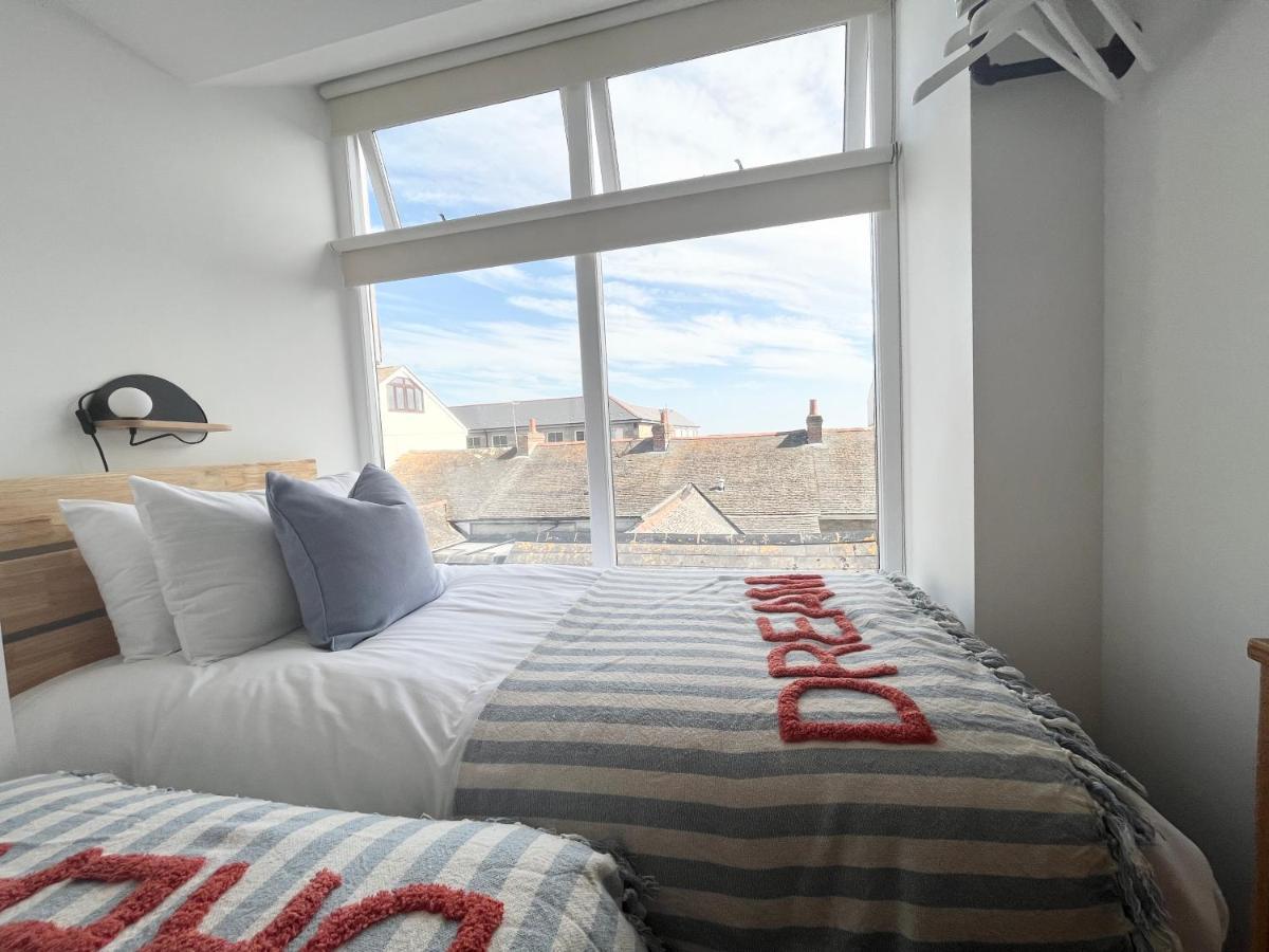 Apres Beach Apartment Sleeps 4 Penzance Eksteriør billede
