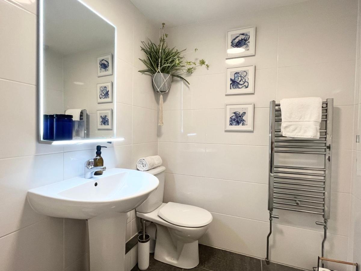 Apres Beach Apartment Sleeps 4 Penzance Eksteriør billede