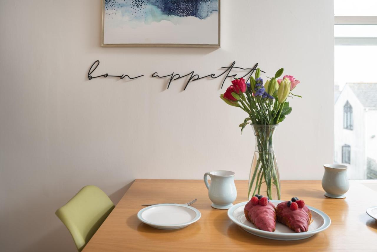 Apres Beach Apartment Sleeps 4 Penzance Eksteriør billede