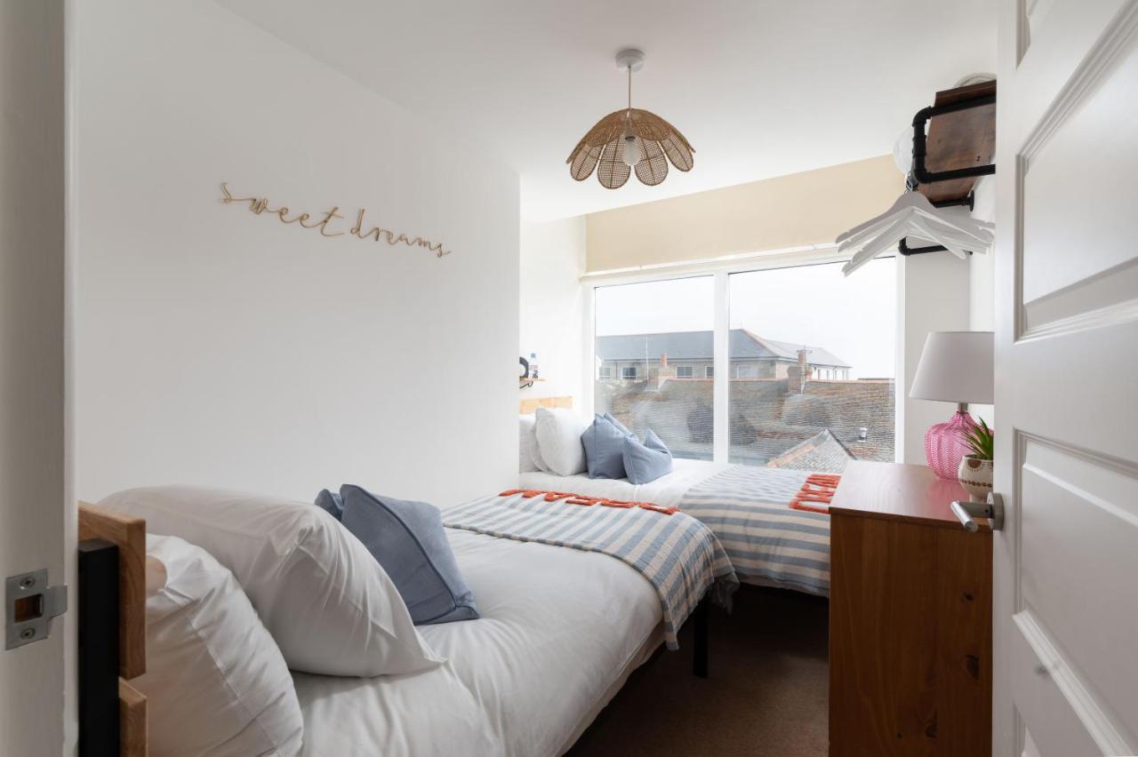 Apres Beach Apartment Sleeps 4 Penzance Eksteriør billede