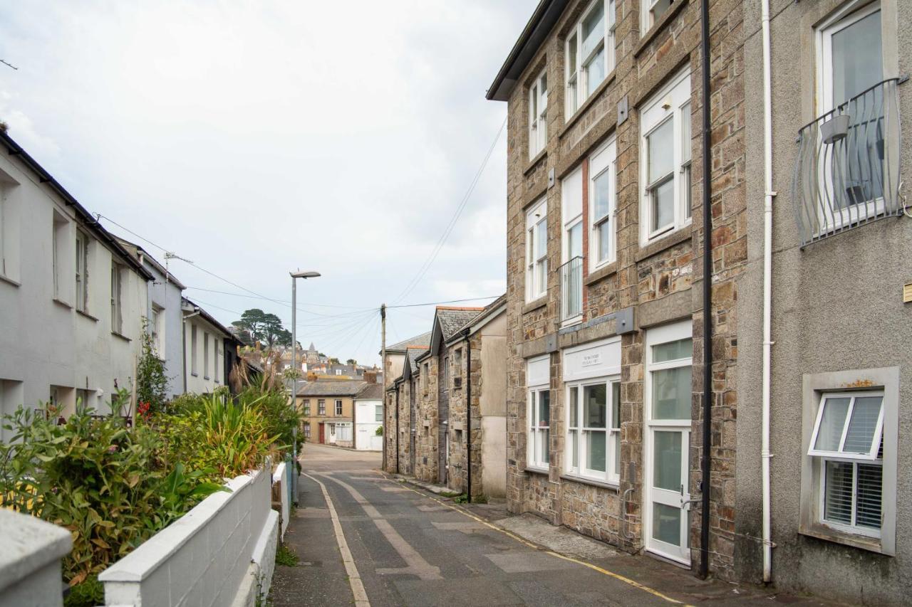 Apres Beach Apartment Sleeps 4 Penzance Eksteriør billede