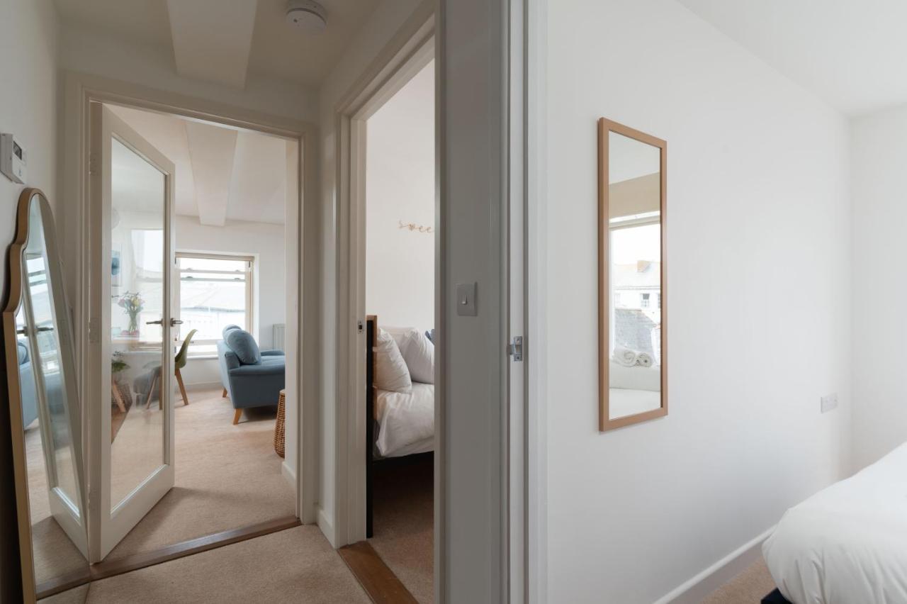 Apres Beach Apartment Sleeps 4 Penzance Eksteriør billede
