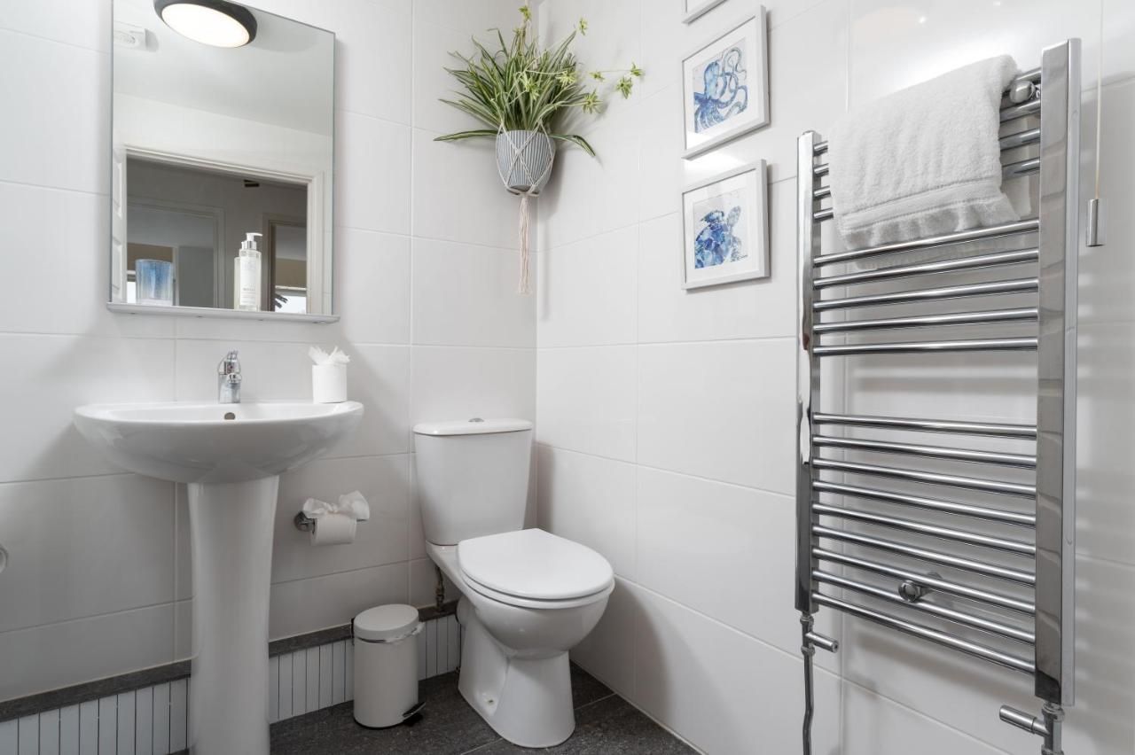 Apres Beach Apartment Sleeps 4 Penzance Eksteriør billede